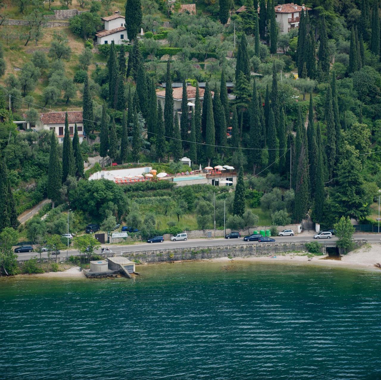 Wonderful Lake View Apartments With Pool With Breakfast Gardasee Torri Del Benaco Exterior foto